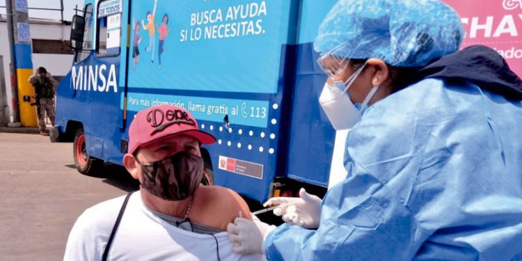 EsSalud atenderá a más de 200,000 pacientes a través de programa Farmacia Vecina