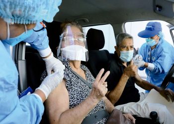 EsSalud culminó con éxito inoculación de segundo lote de vacunas entregado por el Minsa