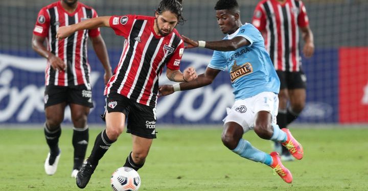 Congresistas piden al Ejecutivo cambiar de estrategia sanitaria para frenar muertes por coronavirus