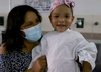 Congresistas piden al Ejecutivo cambiar de estrategia sanitaria para frenar muertes por coronavirus