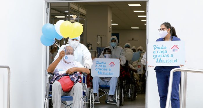 Más pacientes que vencieron al COVID-19 fueron dados de alta en la Villa Rebagliati