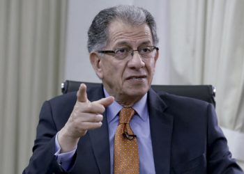 Formula denuncia pública del fraude en la que estarían comprometidos otros miembros del JNE