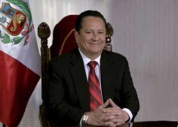 Formula denuncia pública del fraude en la que estarían comprometidos otros miembros del JNE