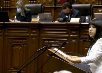 Gobierno piden voto de confianza y paralelamente en movilizaciones piden el cierre del congreso incitando al odio