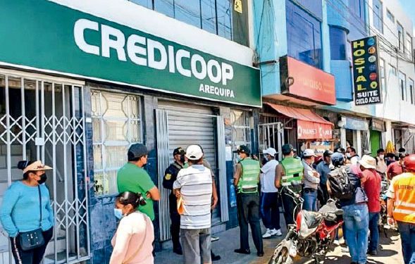 Ciudadanos presentan denuncia constitucional contra Pedro Castillo ante el Congreso y piden su inhabilitación por 10 años