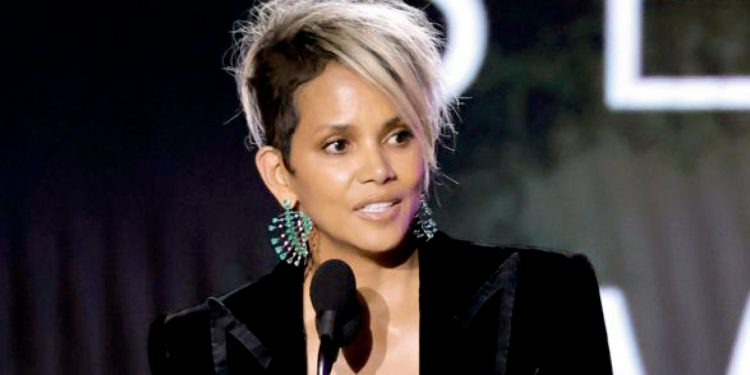 Halle Berry pronunció un potente discurso en los Critics Choice Awards 2022 tras recibir el premio SeeHer