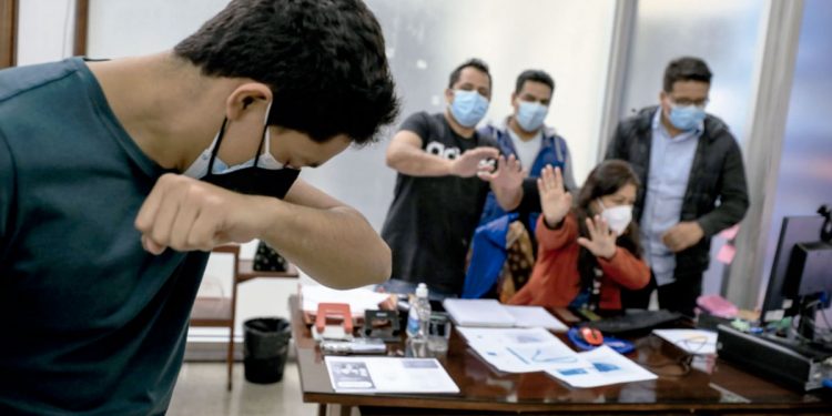 Influenza: ¿cómo evitar el contagio y controlar un brote?