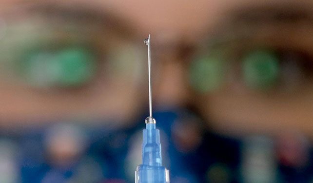 Covid-19: conoce quiénes reciben la cuarta dosis, con qué marcas y luego de cuántos meses