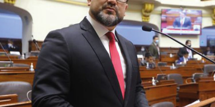 Hoy Pedro Castillo se puede quedar sin su ministro “estrella” Geiner Alvarado y quizás se rechace el pedido para que viaje a los EE UU