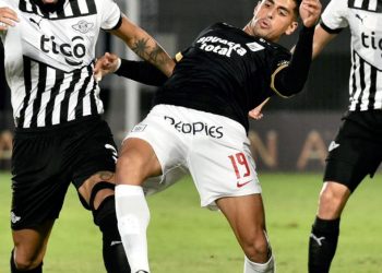 Alianza Lima vs Libertad juegan esta noche, íntimos obligados a ganar