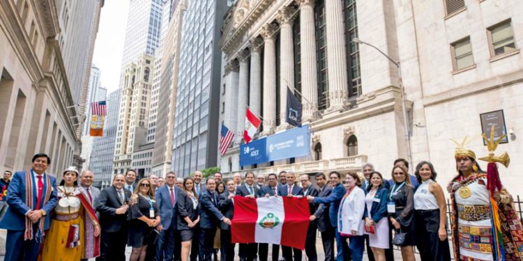 Comisión aprueba moción que declara persona no grata a presidente de México