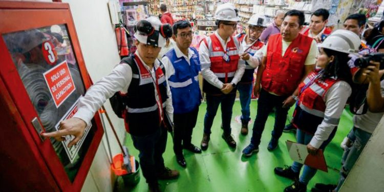 Cercado de Lima: intervienen galerías para evitar incendios en fiestas de fin de año
