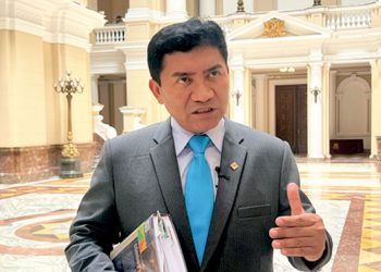 Mandataria esta fuera de foco y vive de espaldas a la realidad, solo busca el populismo y defiende al inepto ministro del interior