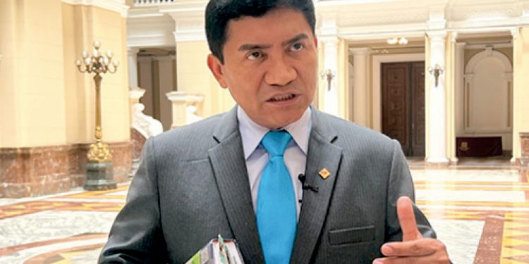 Mandataria esta fuera de foco y vive de espaldas a la realidad, solo busca el populismo y defiende al inepto ministro del interior