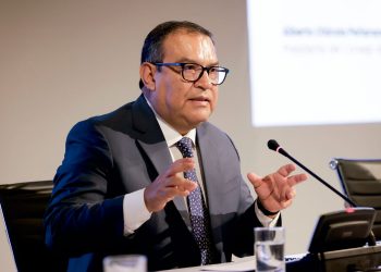 El Premier Alberto Otárola contraataca Quiere seguir entornillado en su puesto y revelara quienes están detrás de las infamias