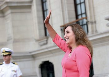 Dina Boluarte debe poner fin a la novela de los relojes y depósitos, contando su verdad ante los fiscales que hoy la interrogan