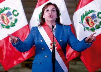 Ni chicha, ni limonada el cambio de ministros en medio de una presidenta jaqueada quien tiene que responder por los rolex