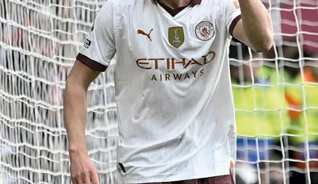 ¡Paliza crema! Universitario goleó 6-0 a Comerciantes Unidos y es líder del Apertura