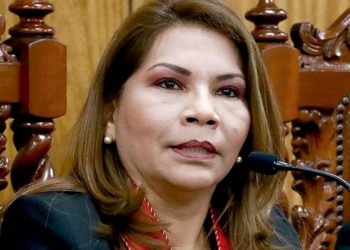 Debemos terminar con los equipos especiales de fiscales y nadie debe tener corona