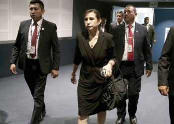 Debemos terminar con los equipos especiales de fiscales y nadie debe tener corona