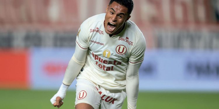¡Paliza crema! Universitario goleó 6-0 a Comerciantes Unidos y es líder del Apertura