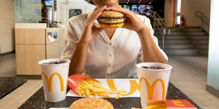 Despacho presidencial gastó medio millón de soles en contratos duplicados