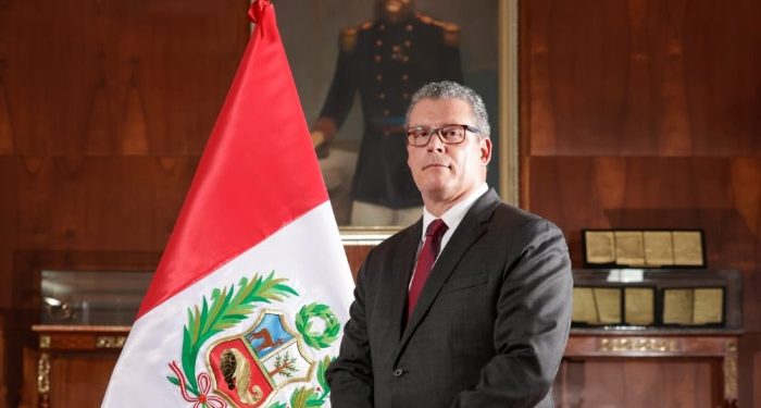 Ministro de Educación niega censura de los textos escolares por contener “palabras sensibles”