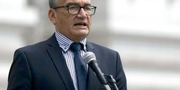 Habría terminado la alianza entre el ejecutivo y el legislativo porque ningún congresista acompañara a Dina Boluarte