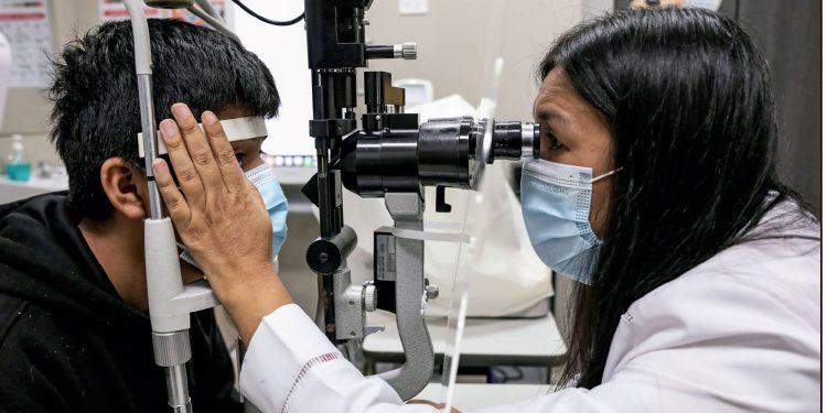 Advierten que demanda de consulta por miopía aumenta a partir de los 6 años