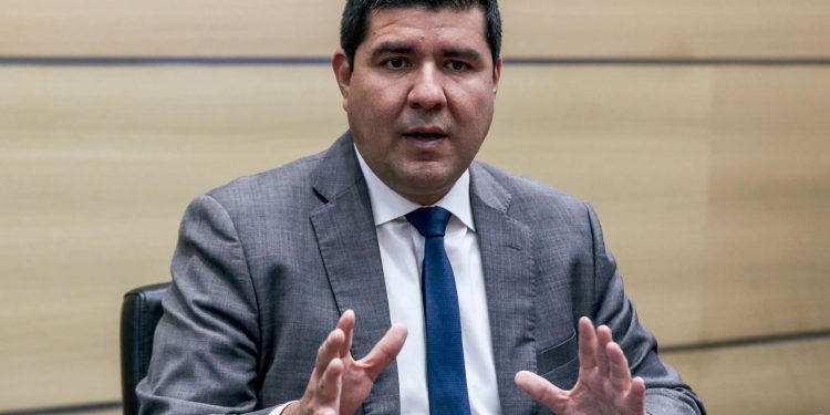 FREDY HINOJOSA SE CONVIERTE EN EL VERDUGO OFICIAL Y SU OBJETIVO ES SILENCIAR A LA PRENSA PARA QUE NO PUBLIQUEN LAS PROTESTAS Y ATAQUES AL GOBIERNO