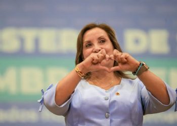PRESIDENTE DE LA COMISIÓN DE FISCALIZACIÓN DICE QUE NO HAY REGISTRO DE QUE BOLUARTE RETORNÓ CON SU COMITIVA A LIMA EL 25 DE FEBRERO