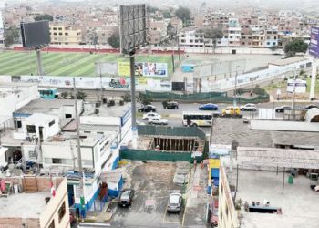 PRESIDENTE DE LA COMISIÓN DE FISCALIZACIÓN DICE QUE NO HAY REGISTRO DE QUE BOLUARTE RETORNÓ CON SU COMITIVA A LIMA EL 25 DE FEBRERO