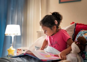 Niños con implantes cocleares: Actividades para ayudar en su desarrollo auditivo