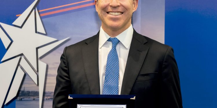EXMINISTRO JOSÉ HERNÁNDEZ CONFIRMA QUE FUE INTERMEDIARIO EN PEDIDO DE MARTÍN VIZCARRA DE SOBORNO DE 1 MILLÓN 300 MIL SOLES