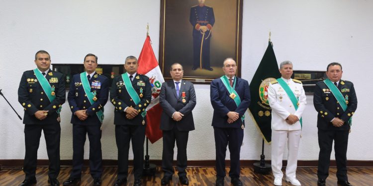 PODER JUDICIAL RECIBE CONDECORACIÓN “CORAZÓN POLICIAL DE LA PNP” POR IMPLEMENTAR UNIDADES DE FLAGRANCIA