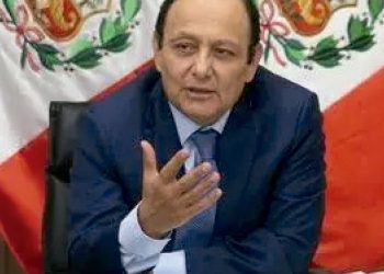 GUSTAVO ADRIANZÉN CREE QUE “SE DEBERÍAN TOMAR ACCIONES JUDICIALES” CONTRA QUIENES REALIZARON ALLANAMIENTO A CASA DE DINA BOLUARTE