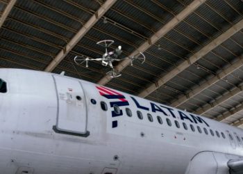 LATAM AIRLINES PERÚ ES LA PRIMERA AEROLÍNEA NACIONAL EN IMPLEMENTAR EL USO DE DRONES EN EL MANTENIMIENTO DE SUS AVIONES