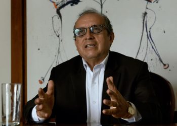 NICANOR BOLUARTE: PARTIDO DEL HERMANO DE DINA BOLUARTE FALSIFICÓ MÁS DE 2.000 FIRMAS ANTE EL JNE