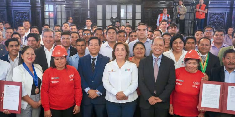 EL PAPA LEÓN XIV DIO LAS BENDICIONES A LA PRESIDENTA POR EL BIENESTAR DE TODOS LOS PERUANOS
