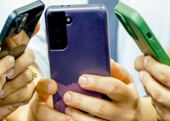 DINA BOLUARTE VISITA COLEGIO EN PIURA Y ESTUDIANTE LA ENFRENTA: “MIREN MÁS ALLÁ DE LOS DISCURSOS”