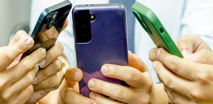 DINA BOLUARTE VISITA COLEGIO EN PIURA Y ESTUDIANTE LA ENFRENTA: “MIREN MÁS ALLÁ DE LOS DISCURSOS”