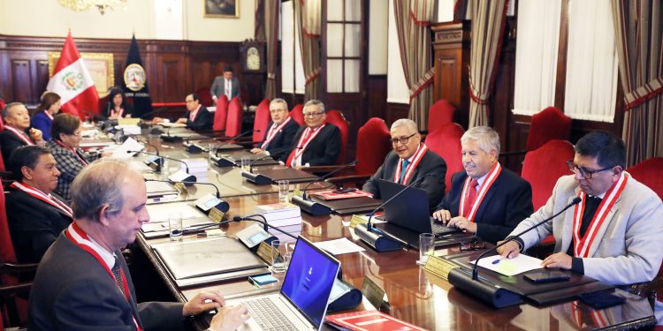 SALA PLENA DE LA CORTE SUPREMA INVOCA A PRESERVAR PRINCIPIOS DE SEPARACIÓN Y COLABORACIÓN ENTRE PODERES PÚBLICOS