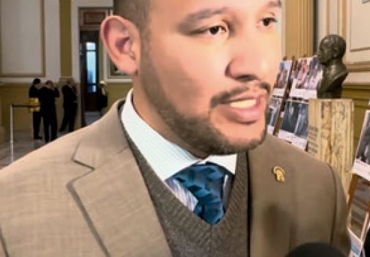 ARRIOLA ANUNCIA QUE LA POLICÍA “LIMPIARÁ” SU PROPIA INSTITUCIÓN ANTE “INFILTRADOS”: “LAS EVIDENCIAS SON INCUESTIONABLES”