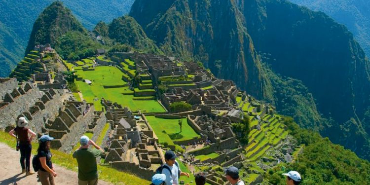 ARRIOLA ANUNCIA QUE LA POLICÍA “LIMPIARÁ” SU PROPIA INSTITUCIÓN ANTE “INFILTRADOS”: “LAS EVIDENCIAS SON INCUESTIONABLES”