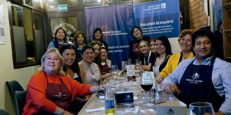 JOSÉ JERÍ RINDIÓ HOMENAJE A SAN MARTÍN DE PORRES Y PARTICIPÓ EN IZAMIENTO DE BANDERA