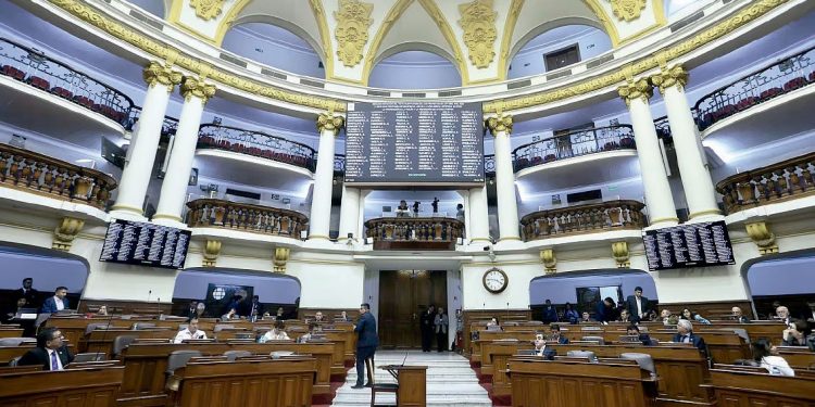 JOSÉ JERÍ RINDIÓ HOMENAJE A SAN MARTÍN DE PORRES Y PARTICIPÓ EN IZAMIENTO DE BANDERA