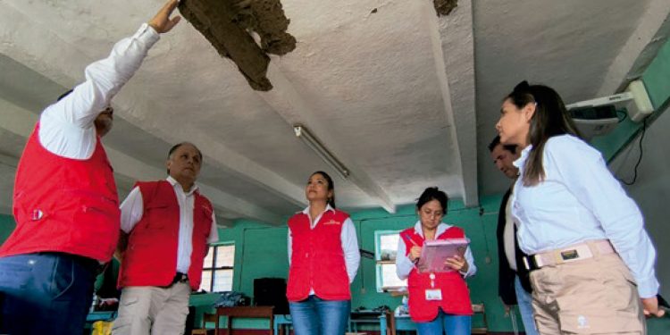 PAYASADA OFICIAL: PRESIDENTE JOSÉ JERÍ MONITOREA TRASLADO DE ERICK MORENO, ALIAS “EL MONSTRUO”