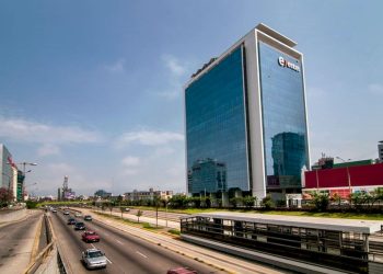 PAYASADA OFICIAL: PRESIDENTE JOSÉ JERÍ MONITOREA TRASLADO DE ERICK MORENO, ALIAS “EL MONSTRUO”