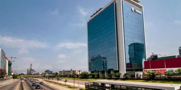 PAYASADA OFICIAL: PRESIDENTE JOSÉ JERÍ MONITOREA TRASLADO DE ERICK MORENO, ALIAS “EL MONSTRUO”