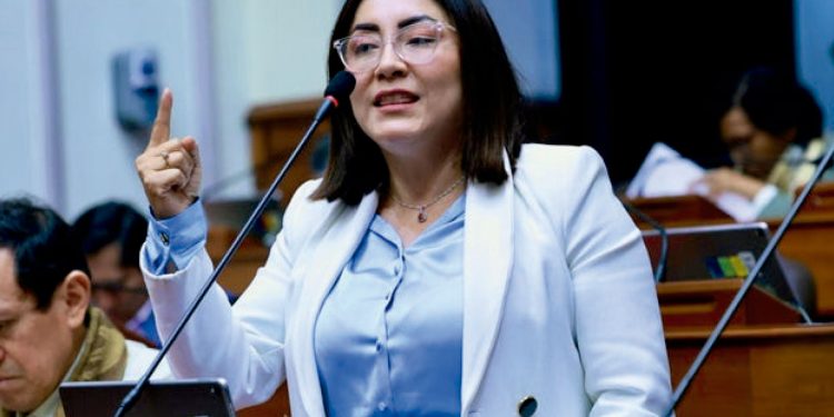 JOSÉ JERÍ RECONOCE QUE SU AMIGA TRABAJÓ PARA ÉL EN EL CONGRESO Y LE PAGÓ DE SU BOLSILLO: “NO HAY NADA IRREGULAR”